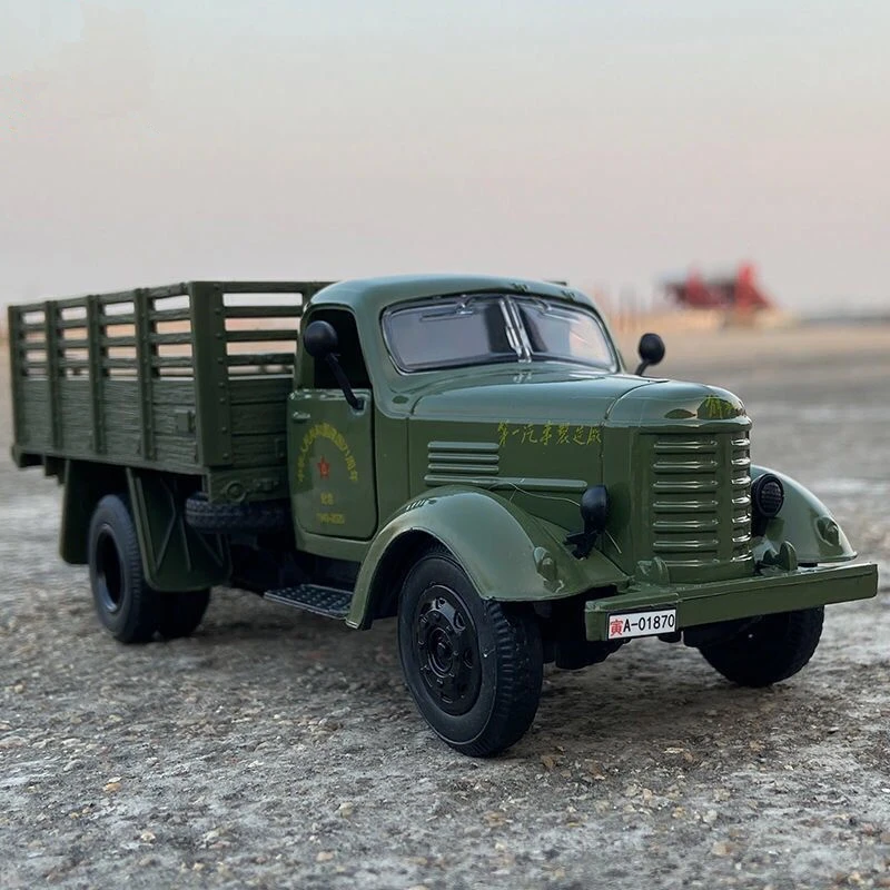 1/30 Tactical Truck Alloy Model Diecasts Military Transport Vehicle Model Metal Armored Car Model Sound and Light Kids Toys Gift