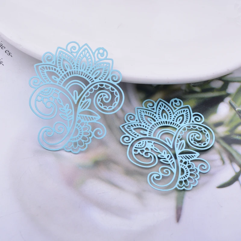 30 Stück AB6582 33*40mm Filigrane Fluoreszenzfarbene Blumenanhänger aus Metall-Messing Dünne Anhänger für Ohrringe – Detail 9