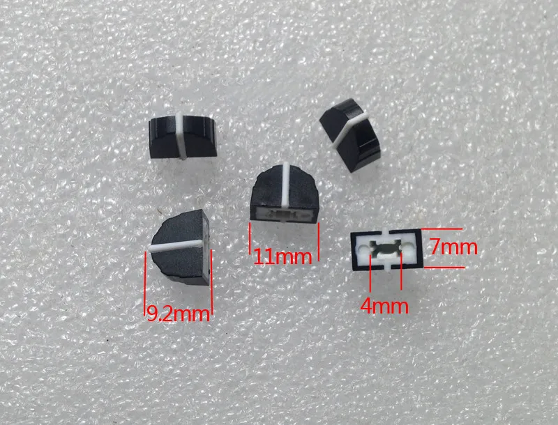 

100pcs DBX2231 Equalizer Fader Cap With 11MMX9MM Hole 4MM Potentiometer Fader Knob Cap 11*9.2MM Black Knob Cap