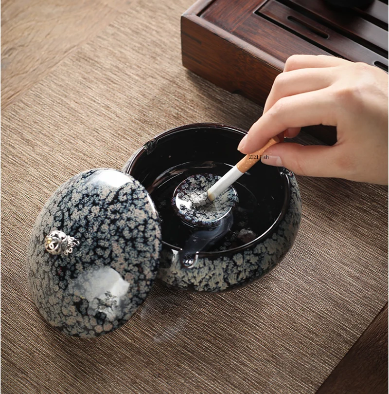 Household Ceramic Ashtray with Lid Living Room Anti-fly Ash Office Storage Box Ornaments Home Decoration Exquisite Gifts