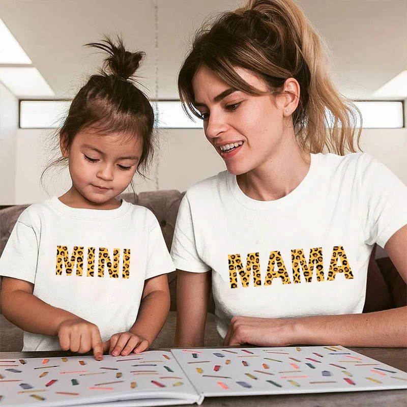 

2021 Fashion Mama and Mini Leopard Print Family Matching T-shirt Family Look T-shirts Woman Girls Mother and Daughter Clothes