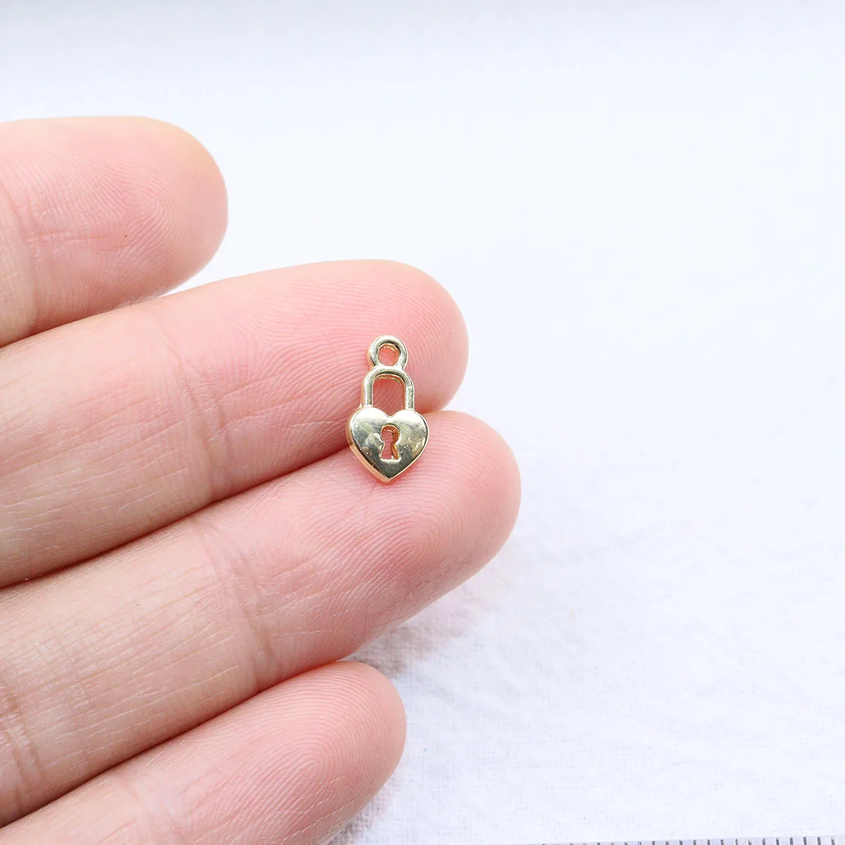 Eruifa 20pcs 6*10mm Pretty Mini Polished Lock Charms Wholesales Necklace,Earring Bracelet Jewelry DIY Handmade 2 Colors