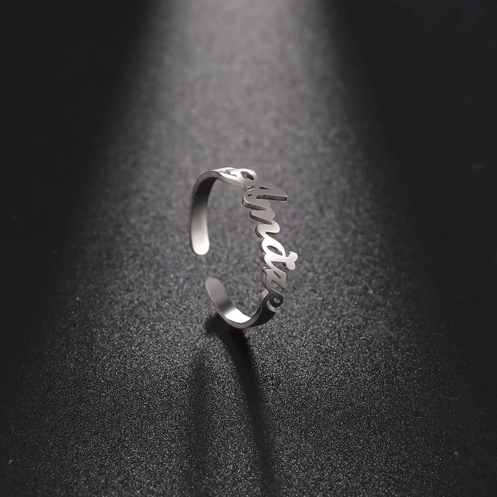 Sipuris Personalisierter Namensring aus Edelstahl, Maßgefertigter Ring für Frauen und Männer, Einzigartiger Schmuck, Paarring für Hochzeiten – Detail 8