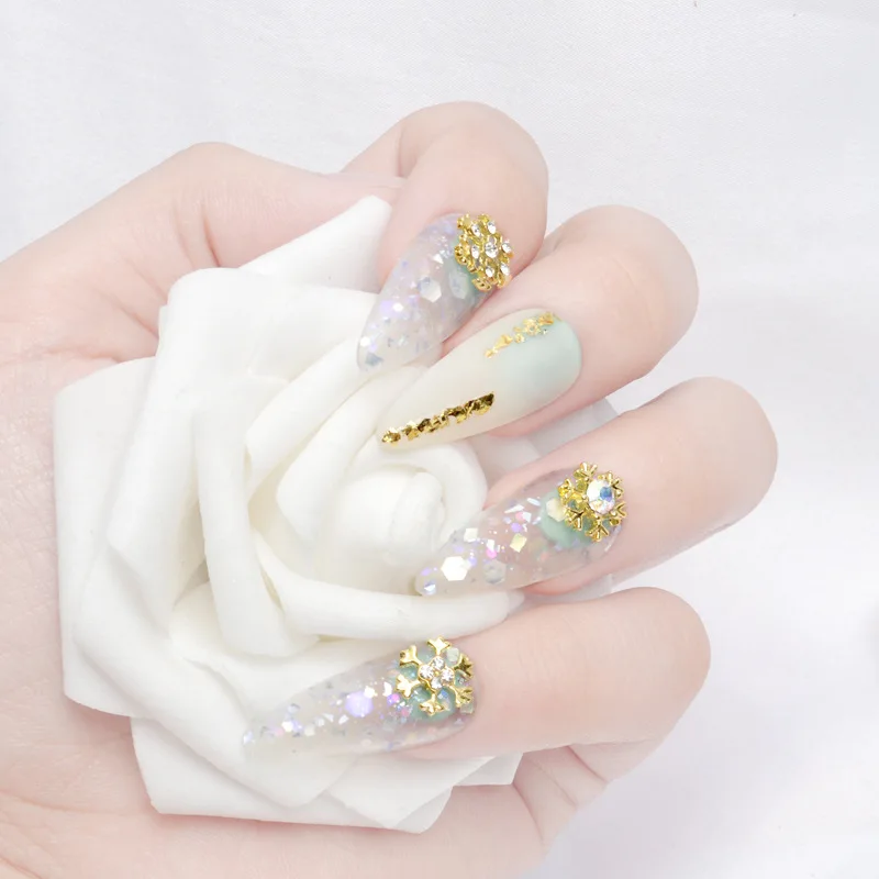 10Pcs Nail Art Silver Gold Charms เกล็ดหิมะคริสตัล Rhinestones เล็บคริสต์มาสอัญมณีจี้สำหรับทำเล็บมือตกแต่ง