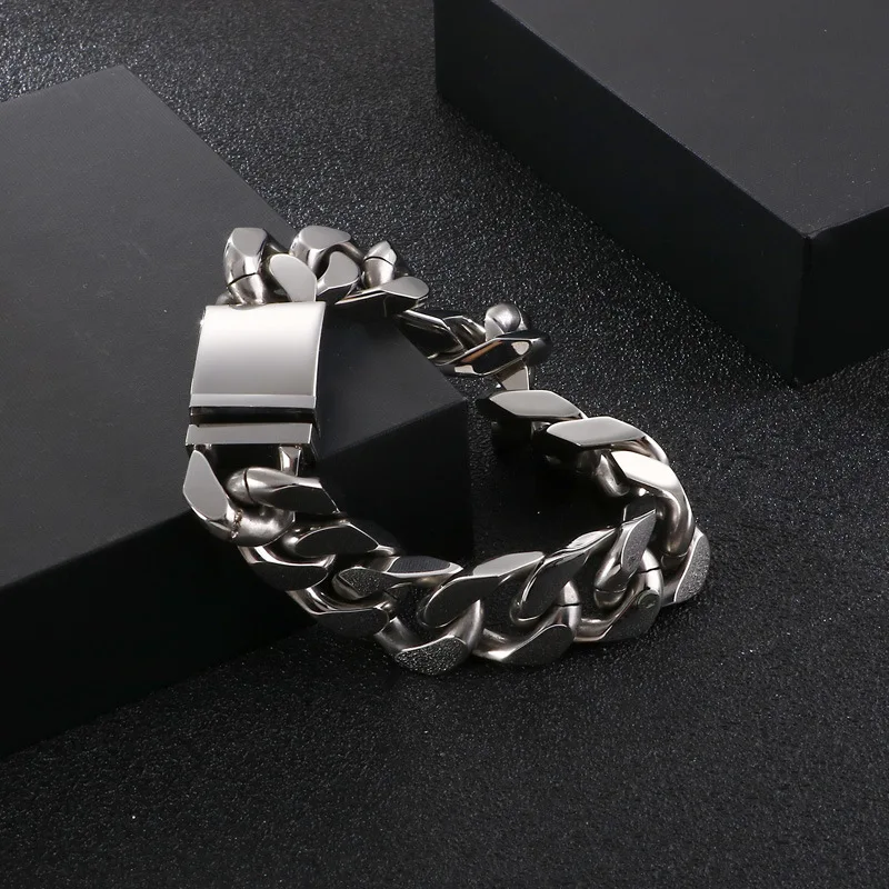 

European and American retro fashion hipster outdoor bracelet 316L stainless steel domineering bracelet