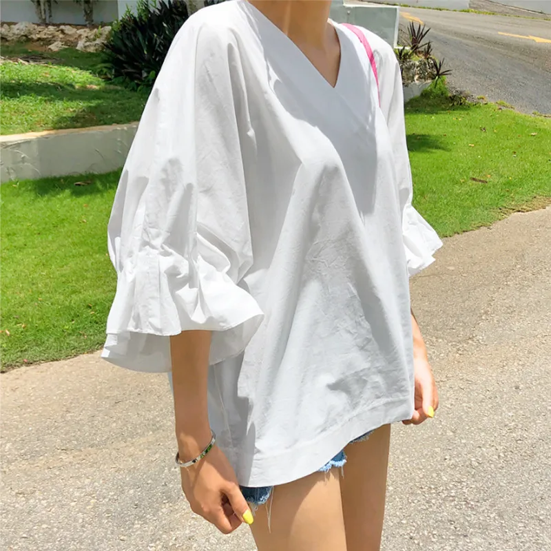 Loose White Loose Shirt Trumpet Flare Sleeve V Neck Fashion Slimming Base Shirt Casual Students Bat Tops Fashion Blouse