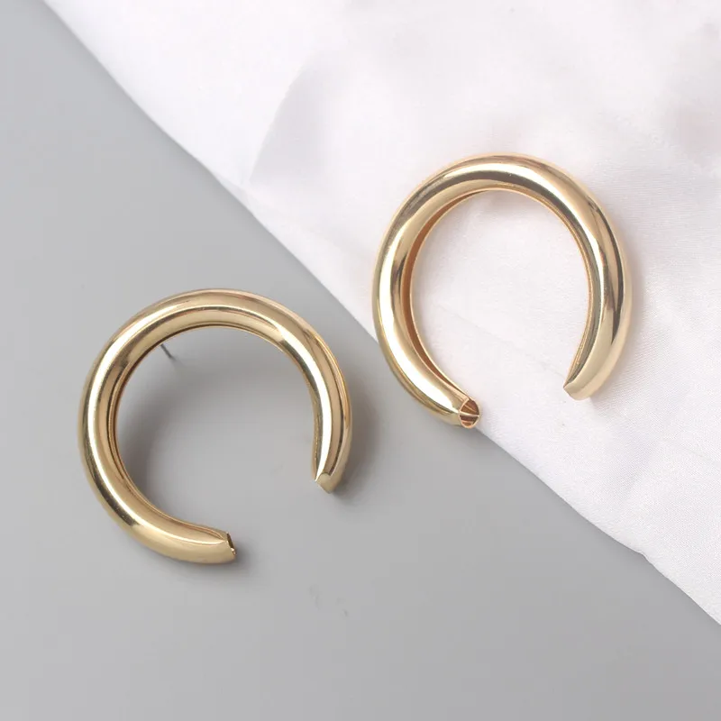 Simple Fashion Metal Geometric Big Round Earrings For Women Hollow Stud Earrings Jewelry Punk Style Party Gift Accessories