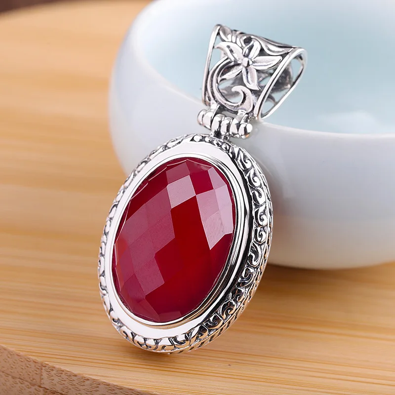 

Manufacturers direct Thai silver sweater accessories S925 sterling silver jewelry women's face cut red corundum pendant