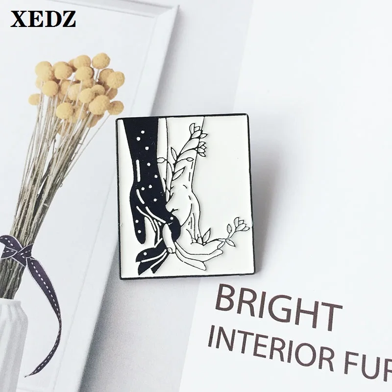 XEDZ Retro Black and White Comics Hand in Hand Enamel Pin Flower Romantic Metal Badge Love Punk Lapel Brooch Couple Jewelry