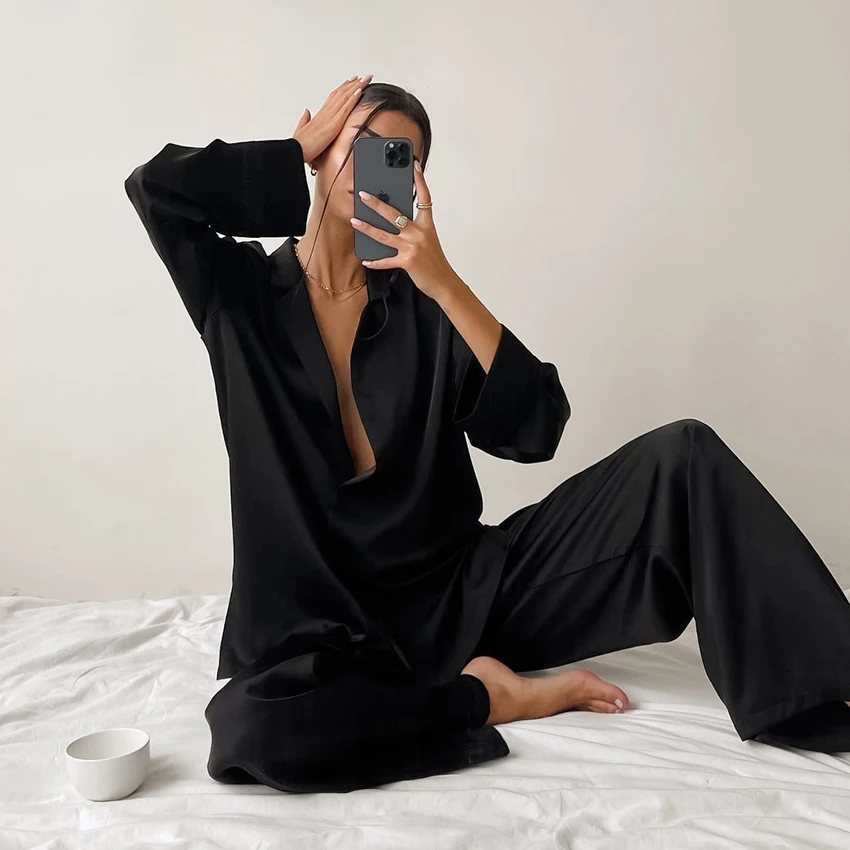 Hiloc Oversized Satijn Zijde Nachtkleding Laag Uitgesneden Sexy Pyjama Voor Vrouwen Single-Breasted Lange Mouwen Wijde Pijpen Broek Broekpakken