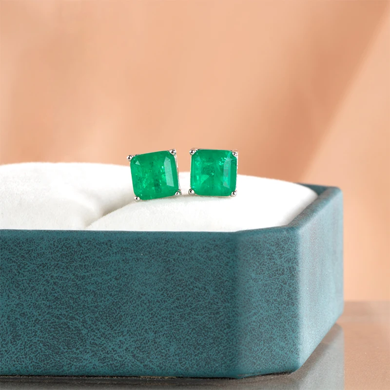 Женские серьги-гвоздики из серебра с драгоценными камнями 7 х7 мм