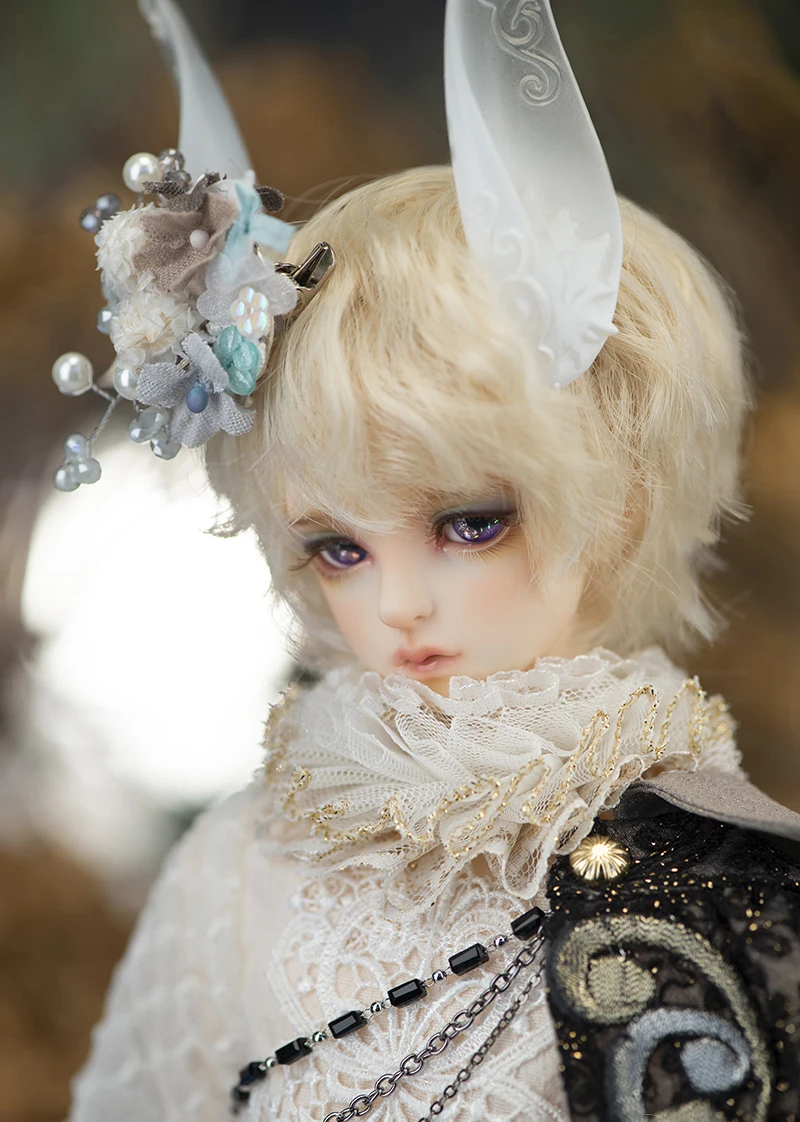 New sd BJD doll 1/4-Lapin-Fashion jointed birthday gift with transparent horns and palm spot