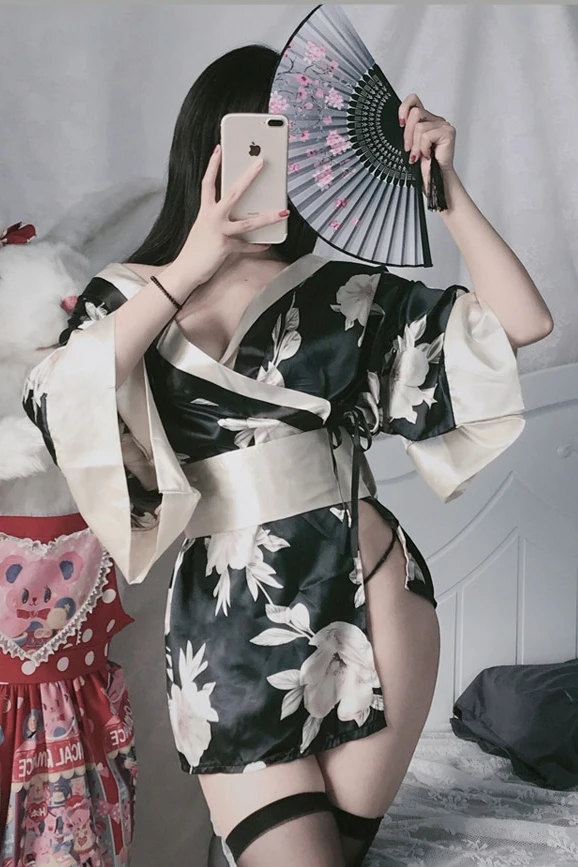 Kimono japonés Sexy para mujer, traje de Cosplay de estilo tradicional, bata Yukata Sakura, pijama, cinturón de seda suave, lencería Porno