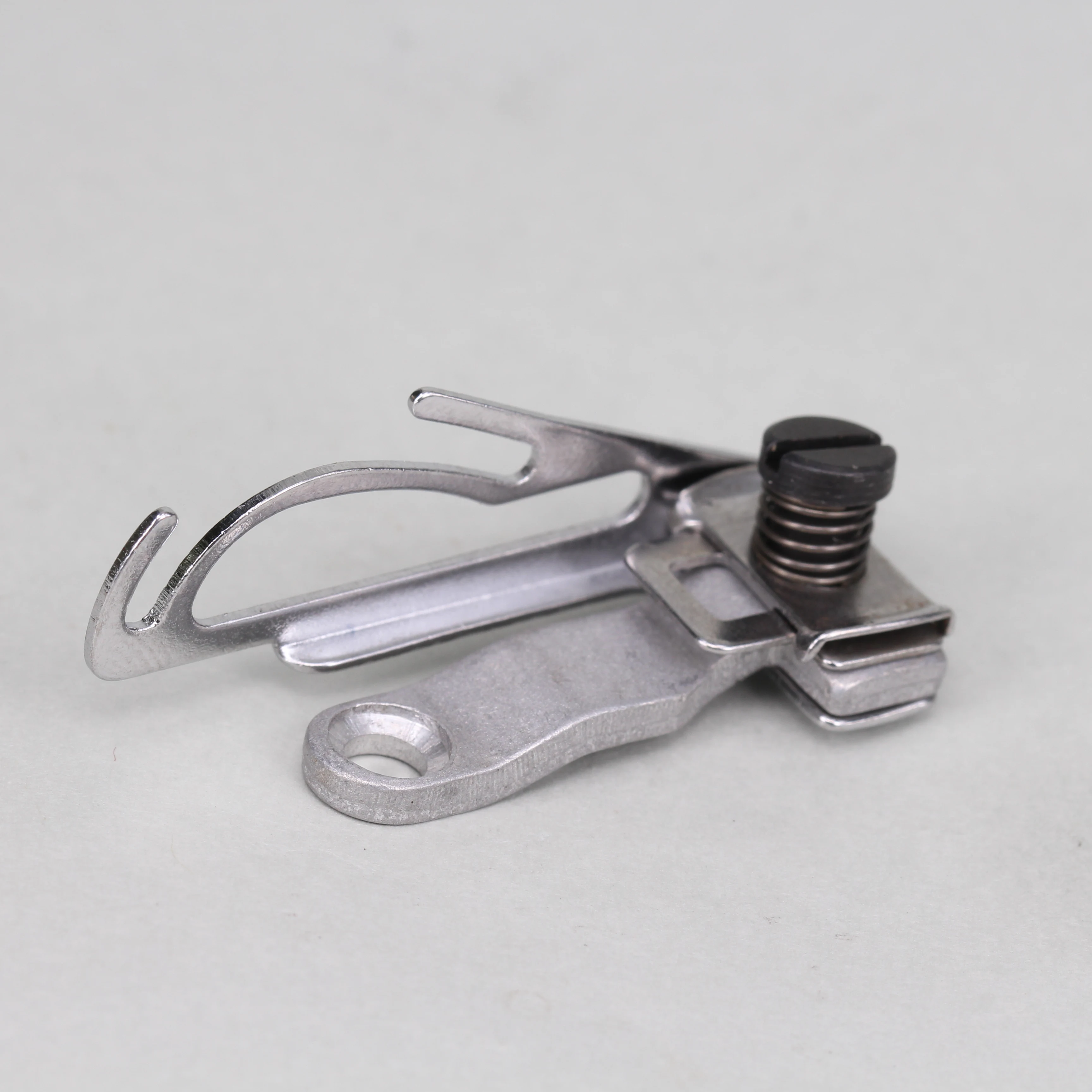 Industrial Sewing Machine Spare Parts Take Up Lever 2100071 For Yamato AZ6500 AZ8000 Needle Bar Thread Guide Set