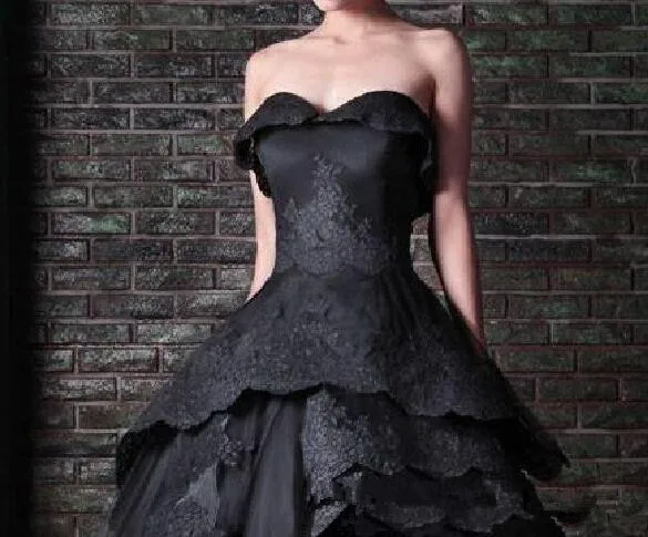 Vintage Gothic Black Wedding Dresses Vintage Sweetheart Ruffles Lace Tulle Ball Gown Sweep Train Tie up Back Bridal Gowns