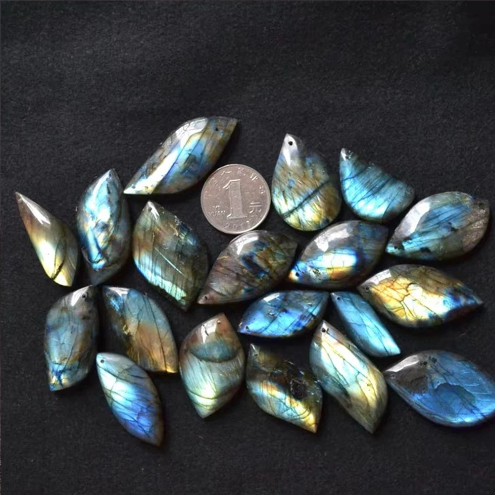 1Pc Natural Polished Leaf Shape Labradorite Quartz Pendant Energy Stone Healing Crystals Mineral Specimen Collection Gift Crafts