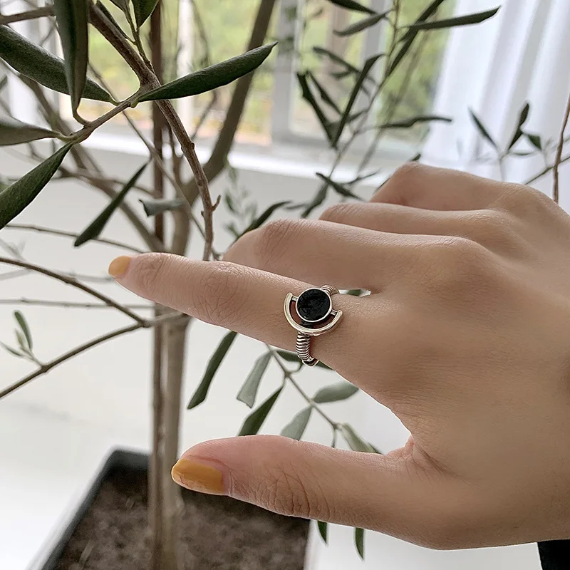 QMCOCO Silver Color Fashion Charms Black Round Ring Fashion Creative Moon Geometric Vintage Punk Party Women Jewelry Gift