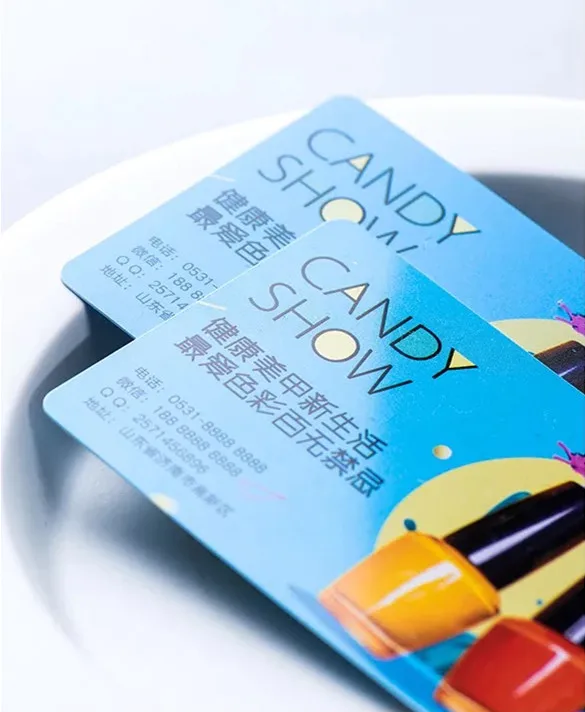 Hoogwaardig, op maat gemaakt ontwerp, CR80-formaat, matte laminering, doorzichtige, transparante plastic visitekaartjes met aangepast logo