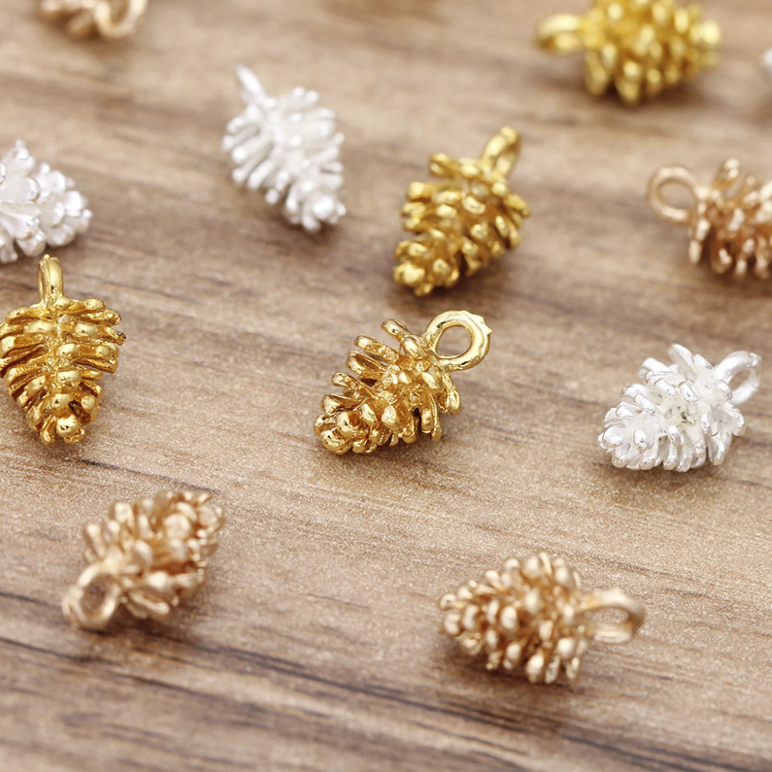 50pcs/Lot 3 Colors Christmas decorations Charms Pine Cone Pendant for DIY Bracelet Necklace Earrings Jewelry Making Accessories