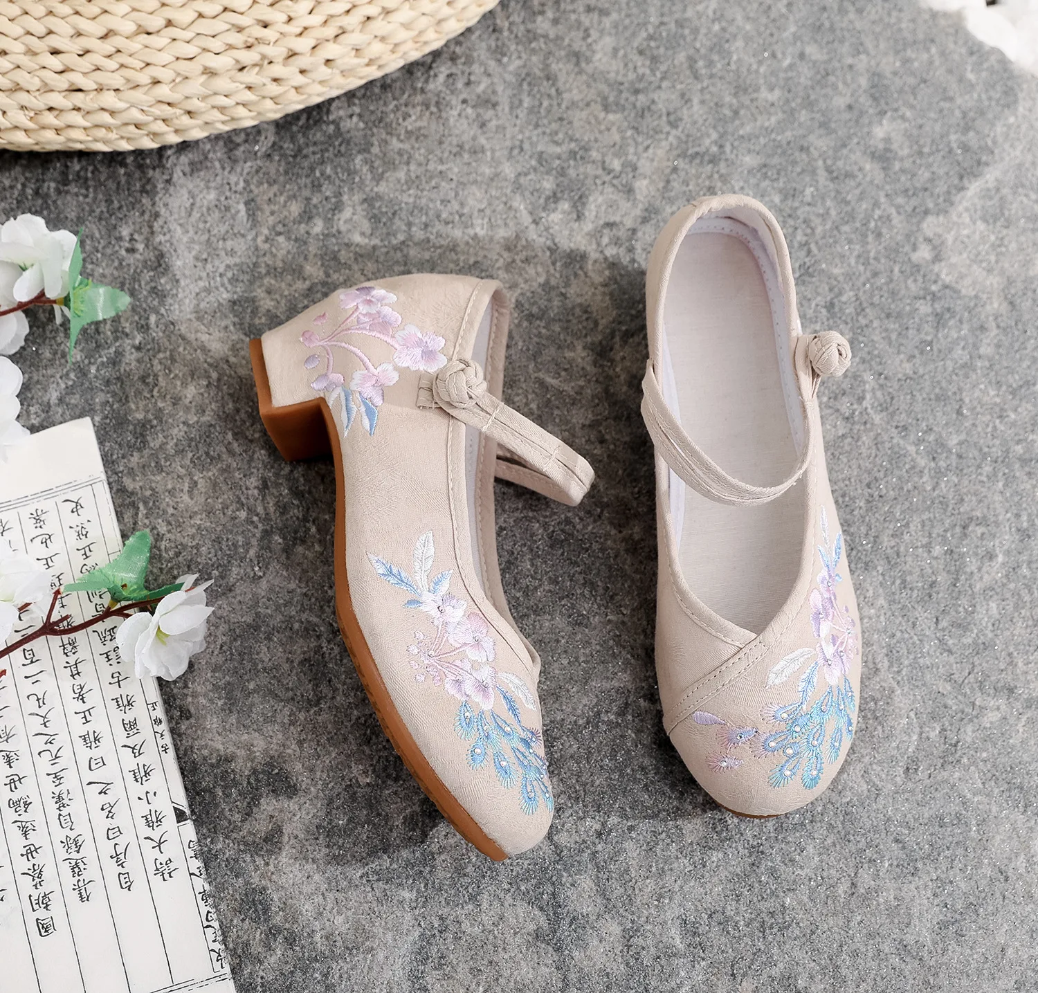 Chaussures de Cosplay Vintage pour femmes, broderie de fleurs, chaussures de danse en tissu décontractées, vieux pékin Hanfu chinois