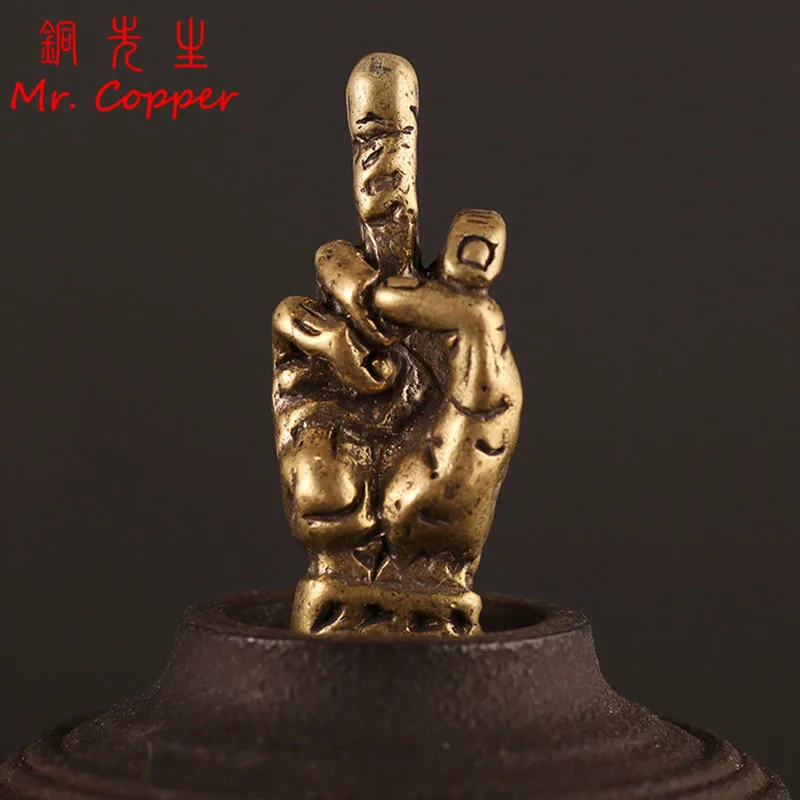 Copper Hand with Erect Middle Finger Up Statue Punk Style Vintage Brass Hand Miniature Ornaments Home Office Desk Decoration Toy