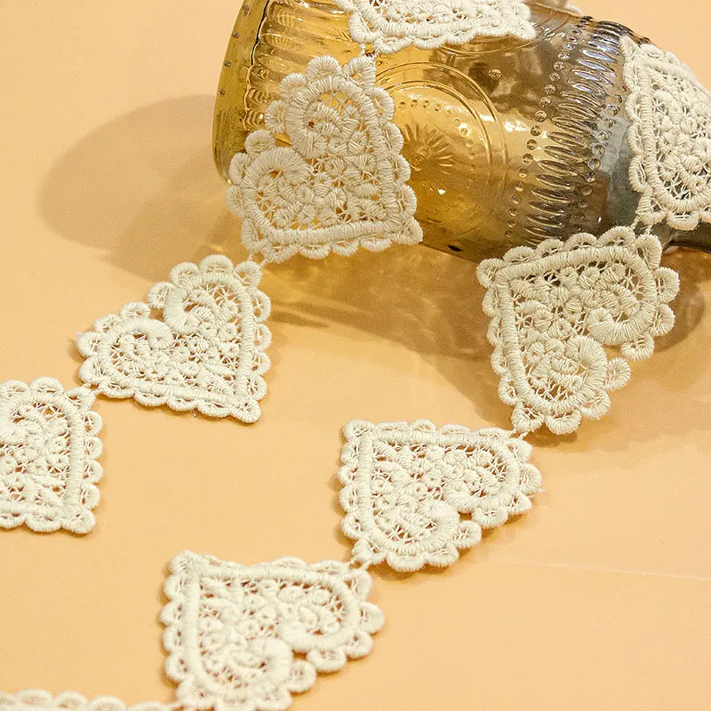 

Cotton Lace Trim 5 Yard Beige Love Heart Patches Embroidery Appliques Dress Sweater T-shirt Clothing Sewing 4.5x5.2cm M4F130