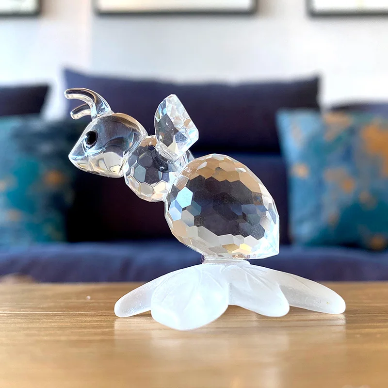 Crystal Bee with Leaf Figurine Glass Animal Collection Ornament Gift Paperweight for Birthday Christmas Present Home Table Decor