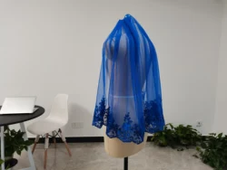 Voile de mariée en tulle bleu à une couche, paillettes bleues, bord en dentelle, avec peigne