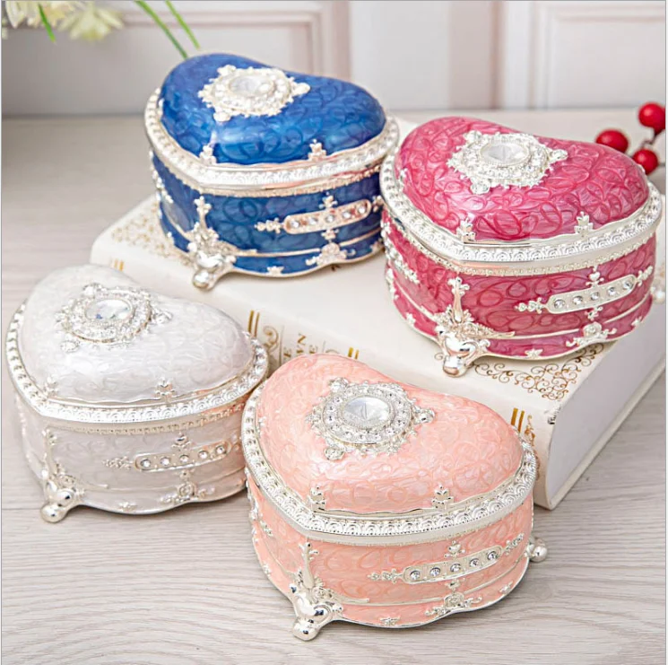 

Heart-shaped red color metal jewelry Ring case storage box table organizer travel jewelry box mini box for gifts Z095C