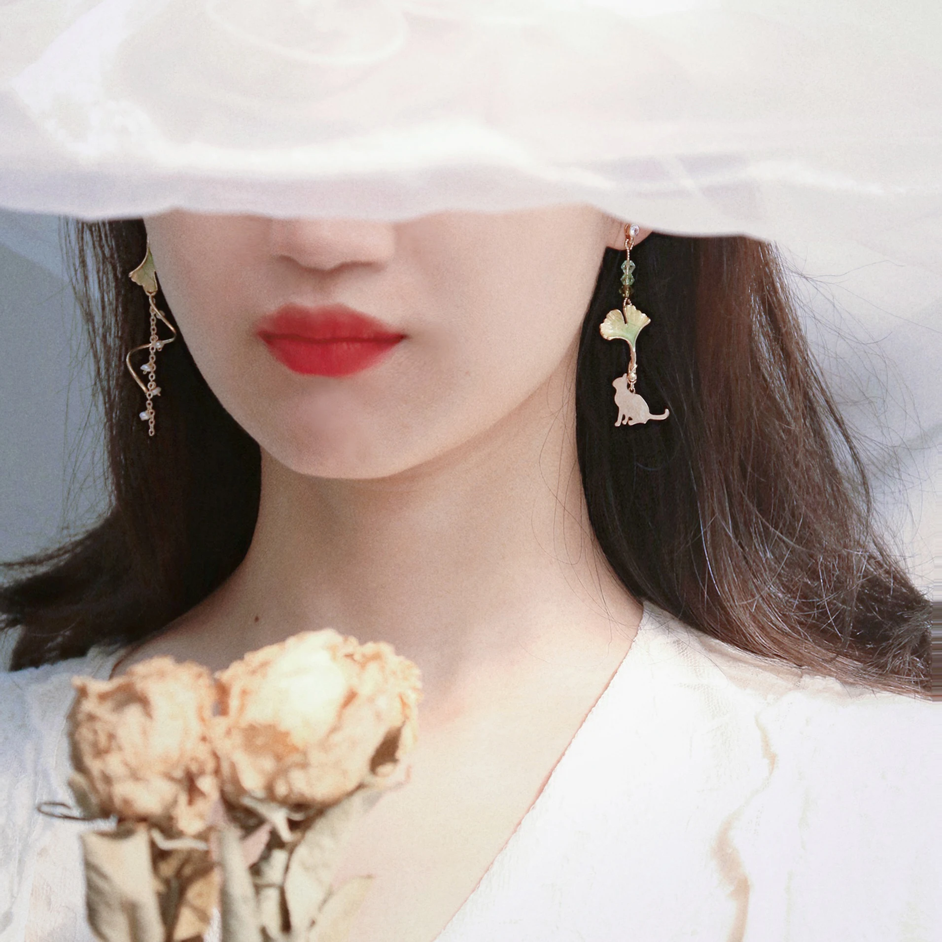 Japanese Style Asymmetric Green Ginkgo Leaf Cat Clip Earrings No Piercing for Women Long Pearl Tassel Cute Oil Drop Cat Ear Clip