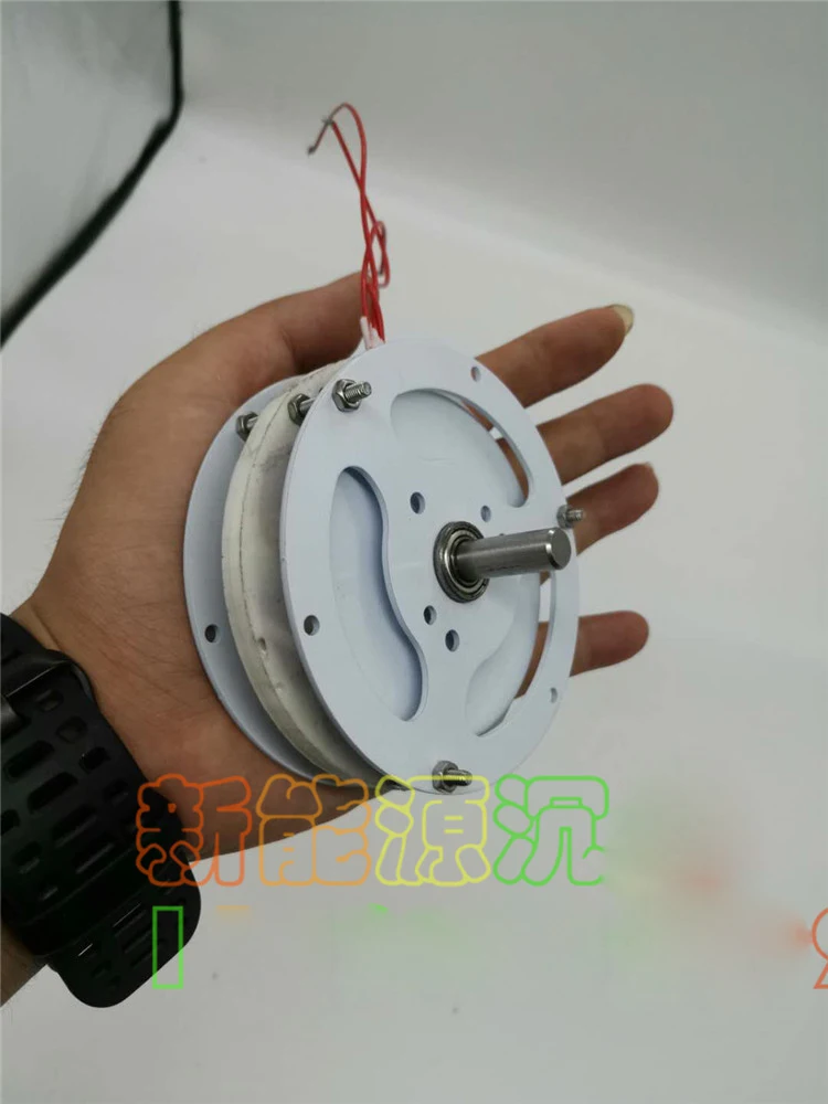 Micro-disc type non-core three-phase permanent magnet brushless generator DIY low speed, low resistance and high efficiency