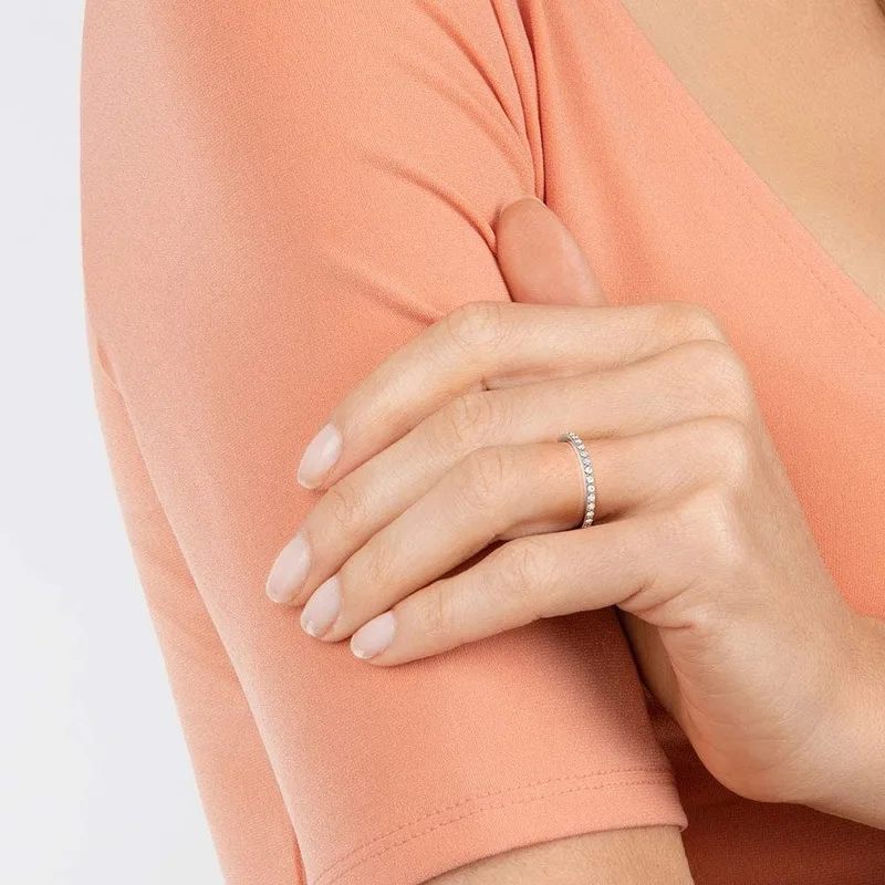 TIGRADE 2mm 925 Sterling Silber Ring für Damen, Vollbesetzter Ewigkeitsring mit Kubischem Zirkonia, Stapelbarer Verlobungsring – Detail 5