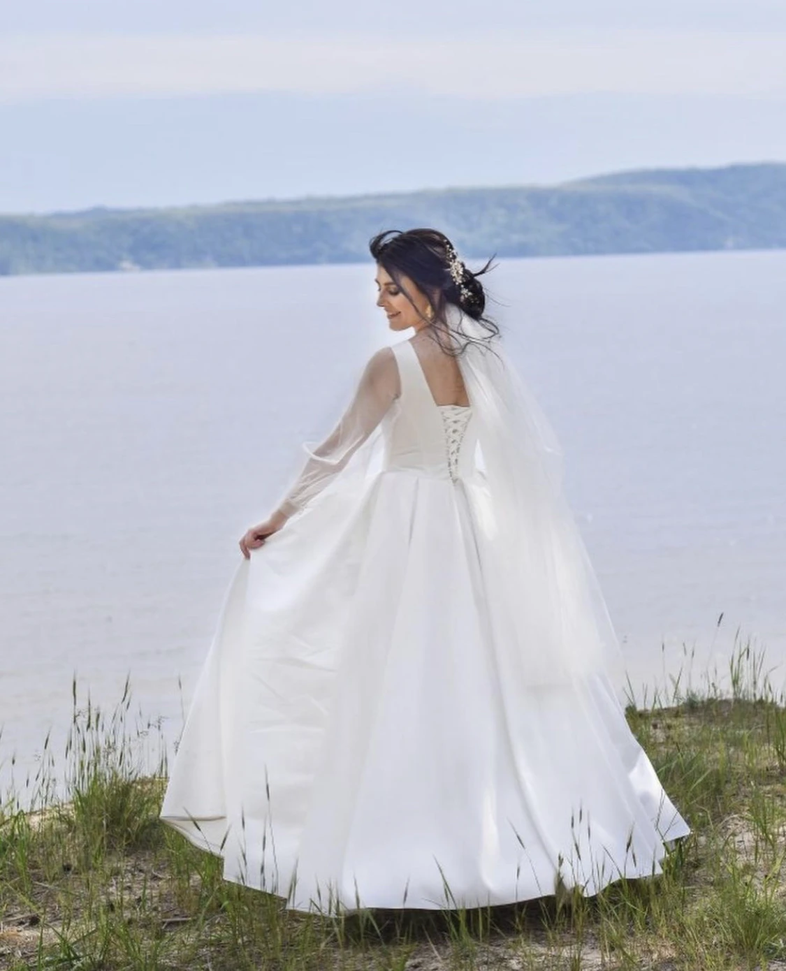 Vestido de casamento linha a com decote em v tanque ilusão tule manga cheia sem costas cetim trem simples vestido de noiva vestidos de novia customizee