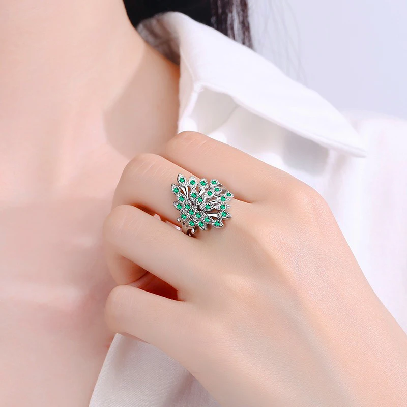 Women's Creative Spreading Peacock Tail Design Finger Rings Dazzling Crystal Eyes Zircon Elegant Charming Party Ring Jewelry