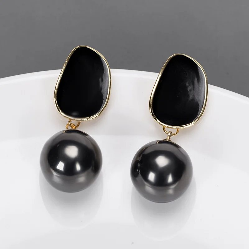 2023 Korean Fashion Elegant Big Red Simulated Pearl Earrings Gold Color Droplet Pendant Earrings Women\'s Jewelry