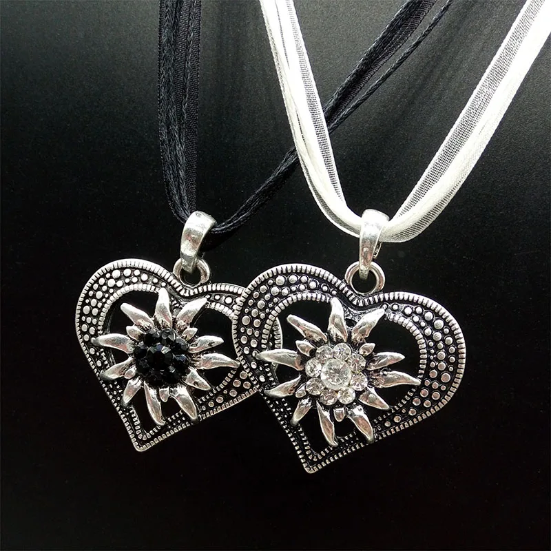 Fashion Vintage Silver Color Edelweiss Necklace Heart Shape Engraving Hollow Zinc Alloy Pendant Women Party Jewelry Wholesale