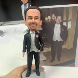 100% 완전 맞춤형 Bobblehead 입상 고분자 클레이 그림 생일 케이크 토퍼 사랑하는 친구를위한 수제 선물