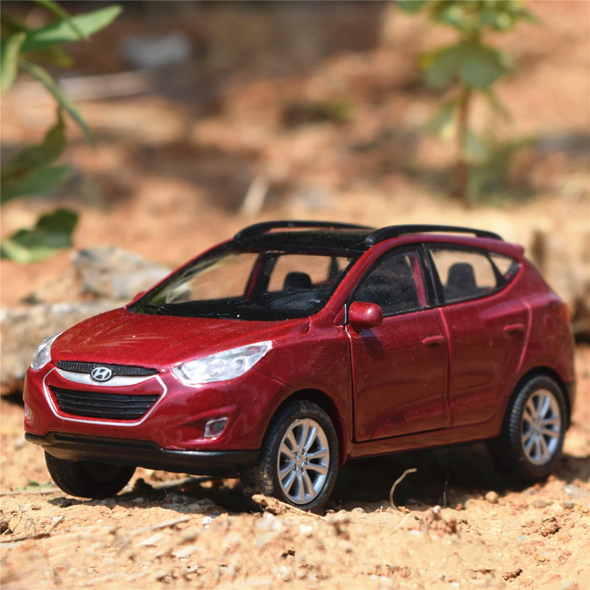 Modelo de coche de aleación Hyundai SUV TUCSON SANTAFE IX35, juguete de Metal fundido a presión, Colección, regalo para niños, 1/36