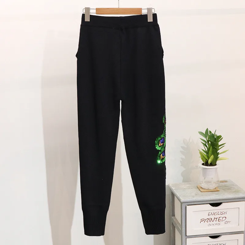 Chándal de terciopelo dorado para mujer, conjunto de dos piezas con lentejuelas de pavo real, cuello redondo, manga larga y pantalones, Moda de