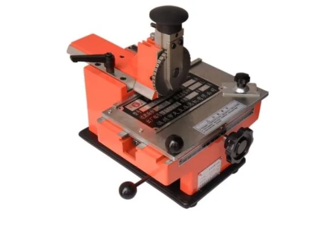 YL-360 máquina de marcação pneumática semiautomática máquina de gravação de placa de identificação com dispositivo elétrico + 2/2.5/3/ 4mm roda de personagem, 2-4 palavras