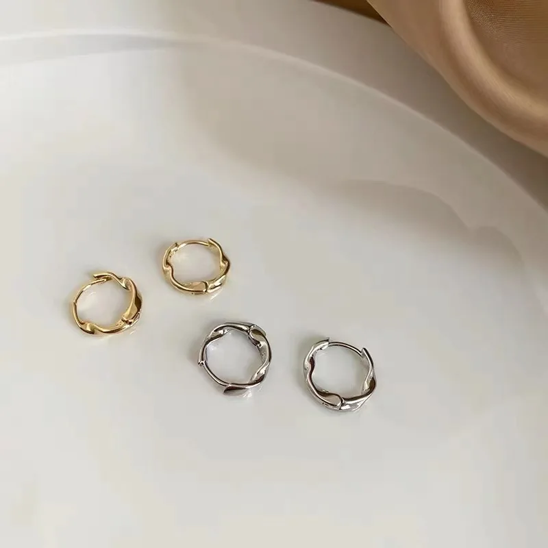 2 Pcs Tiny Thin Twisted Hoop Shiny Gold Color Mobius Huggies Small Earring Stud Accessories Jewelry for Women Party Gift