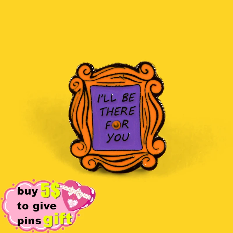 الأصدقاء المينا دبوس مخصص مونيكا شقة الباب دبابيس للقميص التلبيب حقيبة المدرسة القديمة شارة مجوهرات الصداقة هدية بالجملة