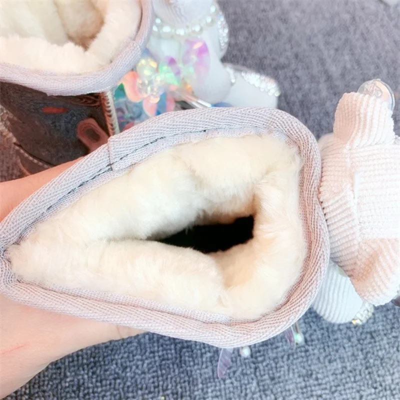 Girls Snow Boots 2021 Winter Kids Short Chelsea Boots Warm Fur Rhinestone Cute Cute Cartoon Children Shoes Thick Sole Platform