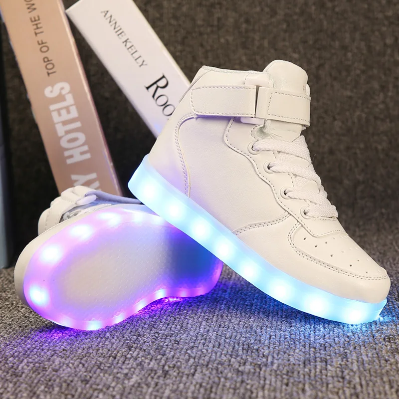 Sneakers da uomo stivali per bambini ragazze ragazzi calzature estate 2024 moda donna Casual sport all'aria aperta appartamenti bambini scarpe illuminate a LED