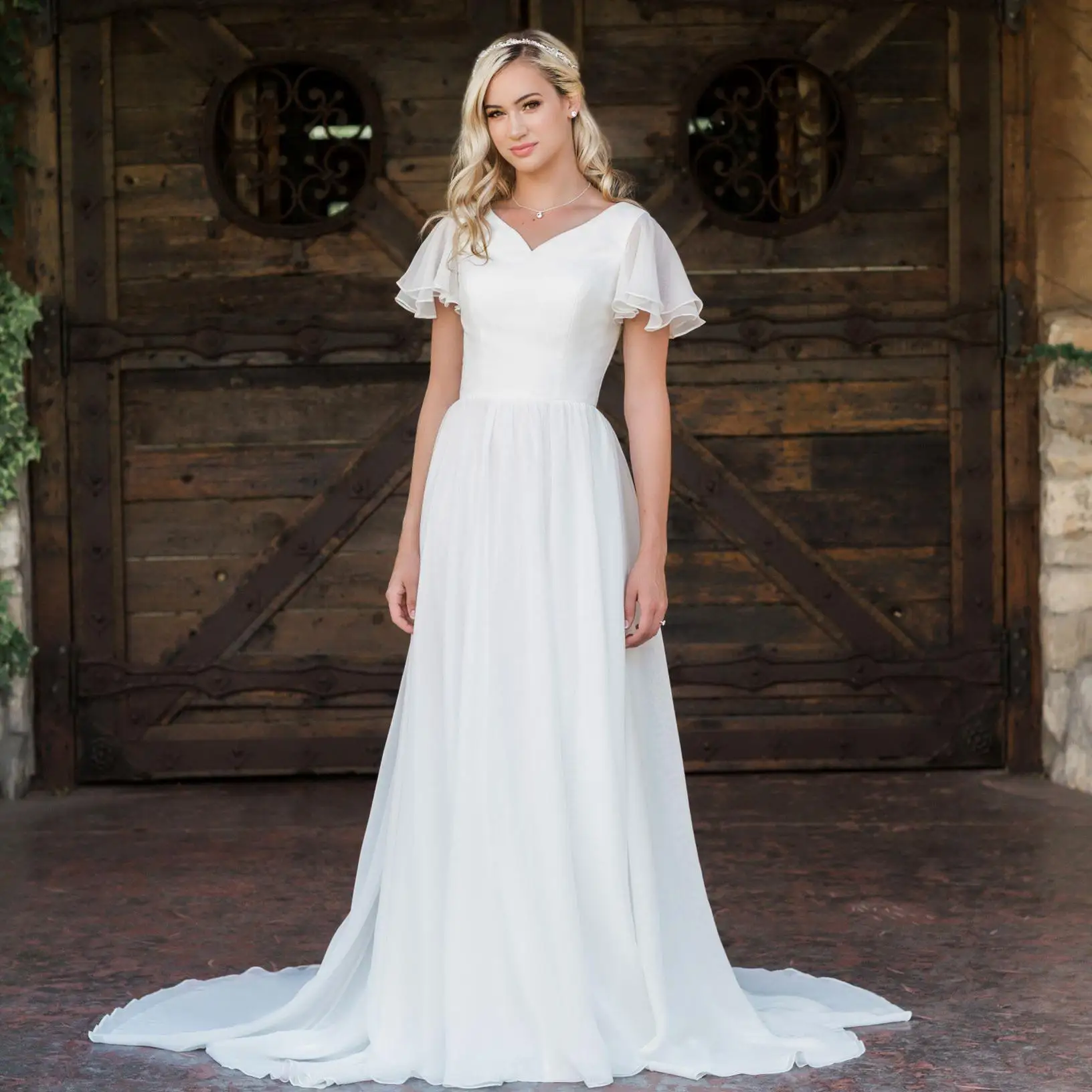 

New Chiffon Boho Modest Wedding Dresses Flutter Sleeves V -Neck Buttons Beach Bridal Gowns Bohemian 2022 Robe De Mariage