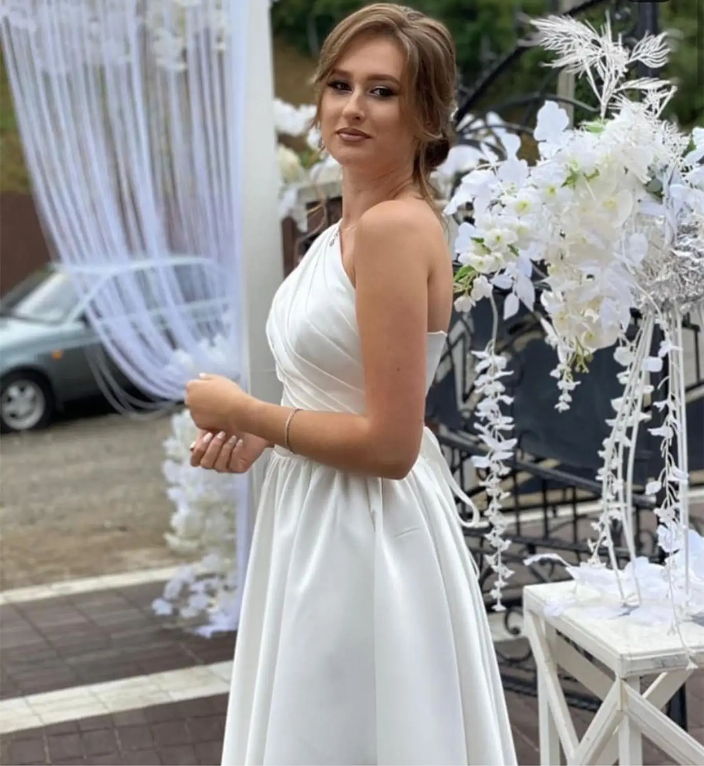 Hochzeit Kleider A-linie Einer Schulter Falte Sleeveless Backless Satin Bodenlangen Einfache Brautkleider Maß Neuheiten