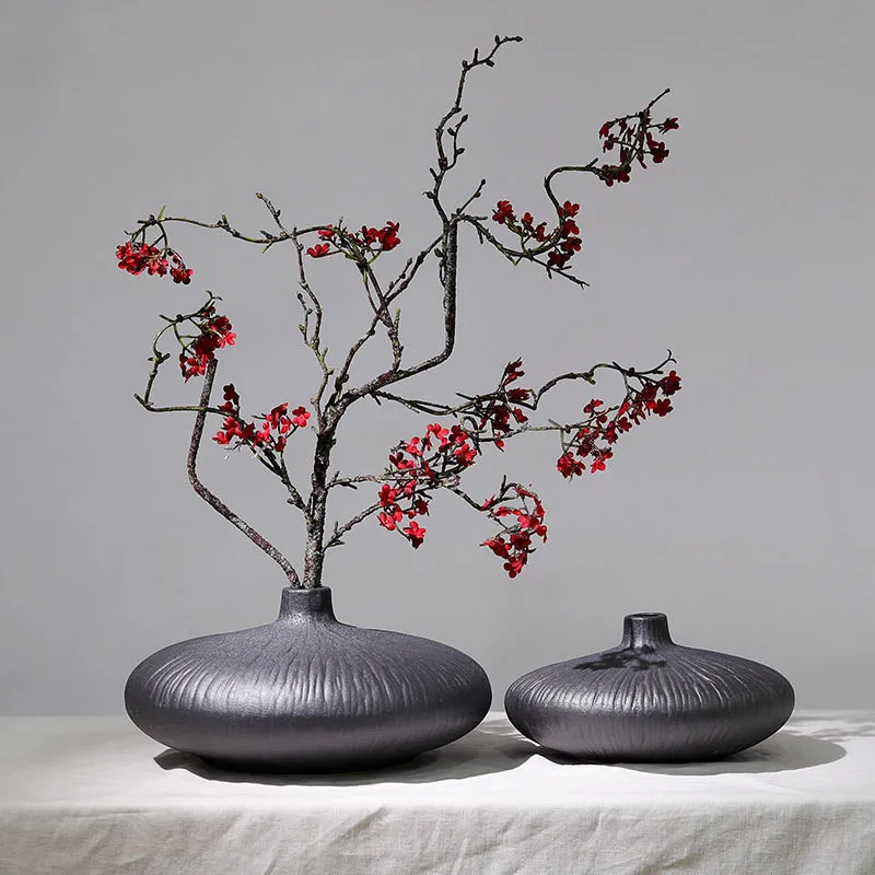 Ceramic Vase Round Black Strips Handmade Flower Arrangement Ceramic Handicraft Furnishings Modern Home Decoration Desktop