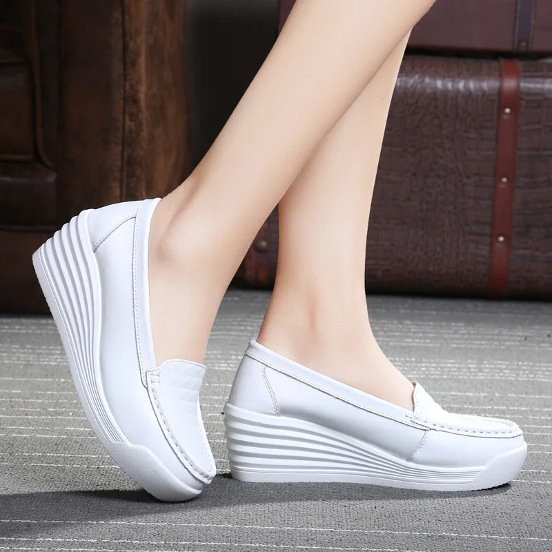 Women White Platform Shoes Designer Slip on Vulcanize Shoes Breathable Lady Walking Footwear Nurse Work Wedge Leather Loafersjk9