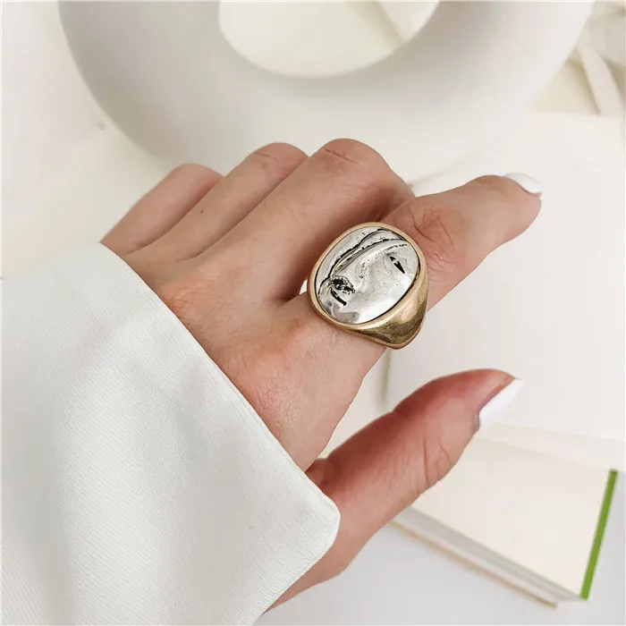 HUANZHI Vintage Exaggeration Portrait Big Round Rings Personality Geometric Finger Rings for Women Girls Party Jewelry Gifts