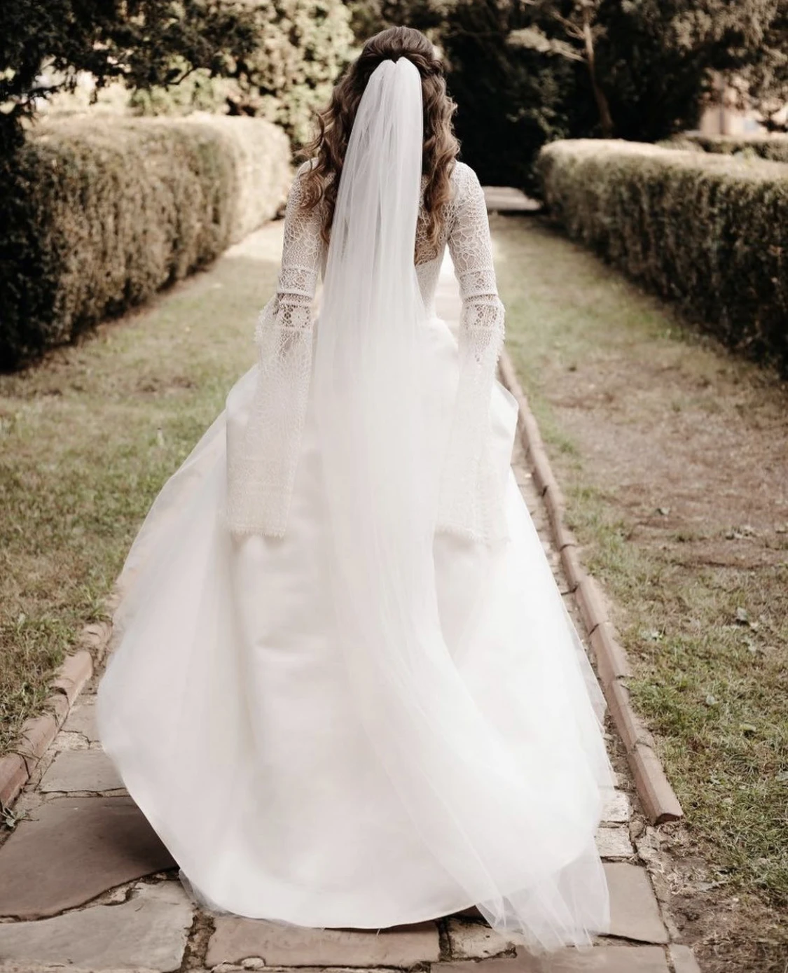 Robe de mariée en dentelle style Boho, ligne a, col haut, manches évasées, boutons au dos, longueur au sol, traîne, sur mesure, nouveau